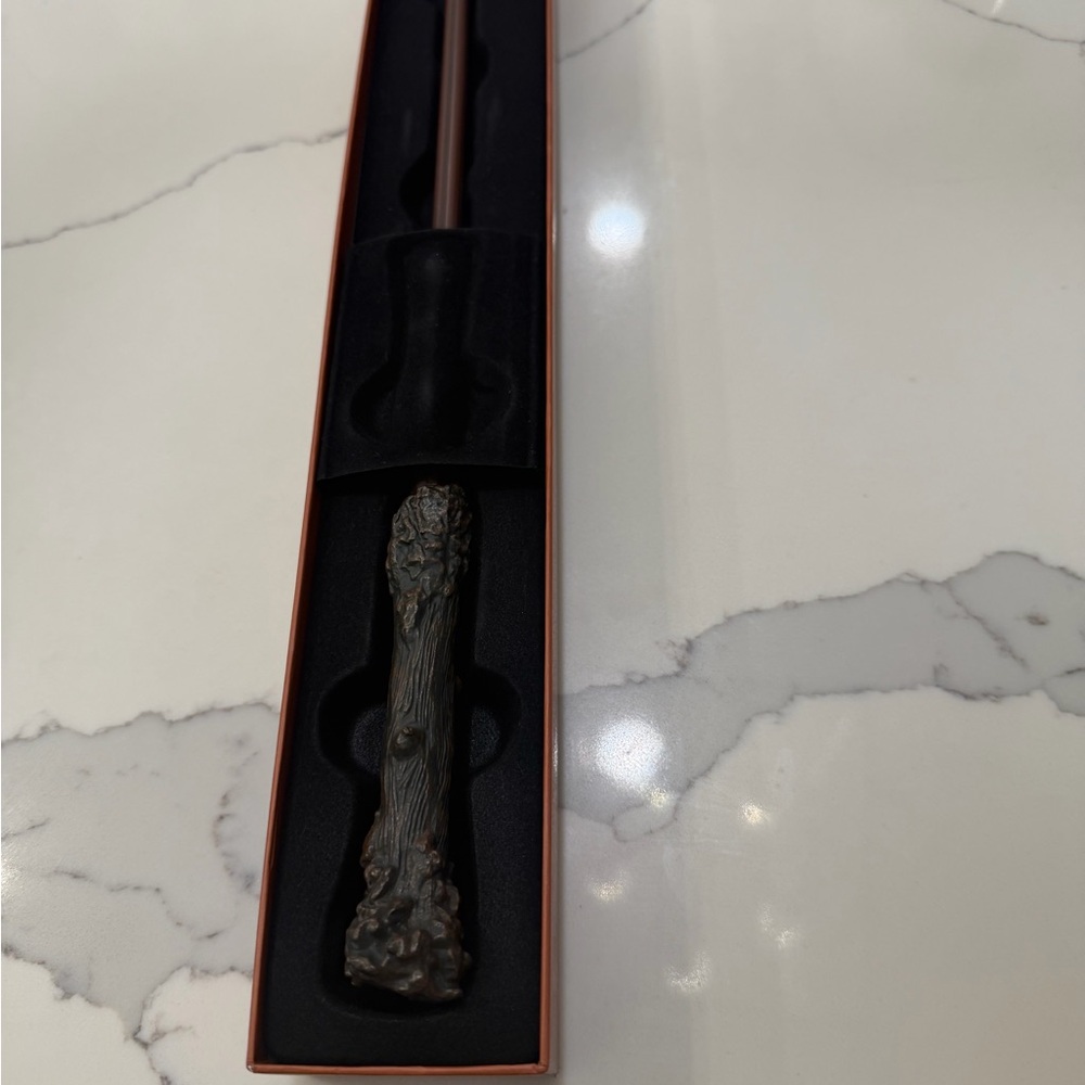 Wizarding World of Harry Potter Wand Universal Studio/HP Robe available